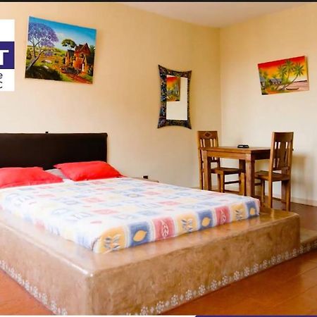 Midi Minuit Hotel Antananarivo Luaran gambar
